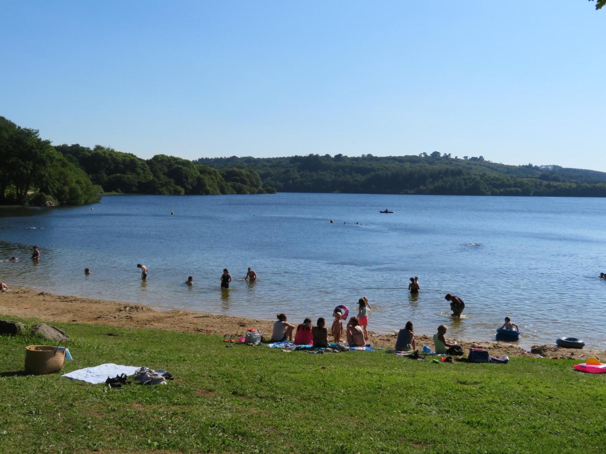 Camping Au Lac Du Drennec Glamping Tent Commana Eksteriør bilde