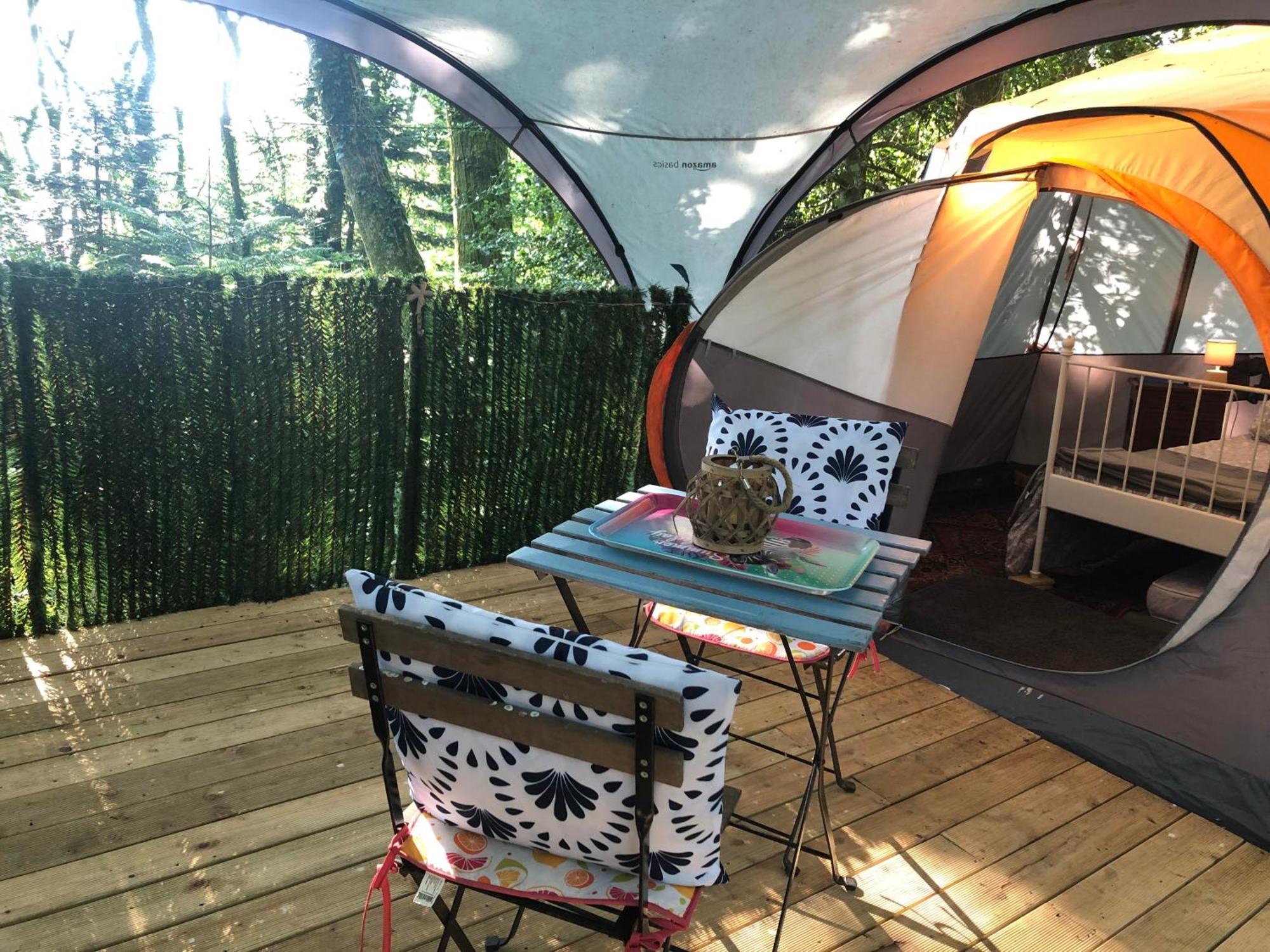 Camping Au Lac Du Drennec Glamping Tent Commana Eksteriør bilde